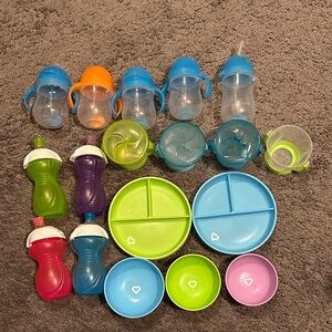 Munchkin Vibrant Sippy Cups and Plate Set